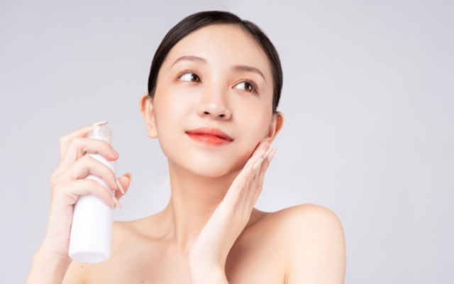 Đắp toner giúp da hấp thu dưỡng chất tốt và se khít lỗ chân lông hiệu quả