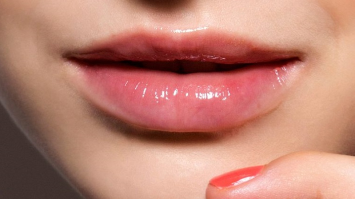 Cách tẩy da chết cho môi bằng kem đánh răng chi tiết và đơn giản